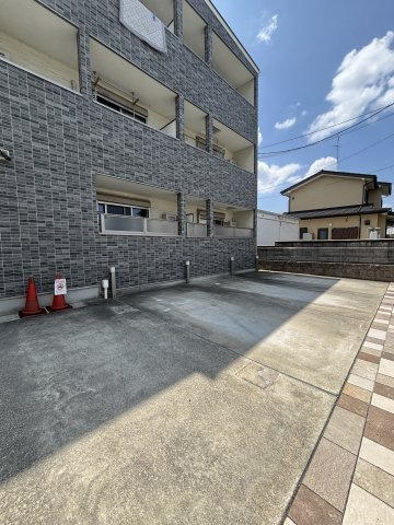 クリエオーレ北島町の駐車場