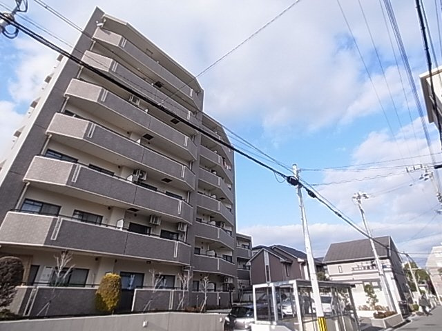 神戸市兵庫区中道通８丁目の賃貸マンションの外観