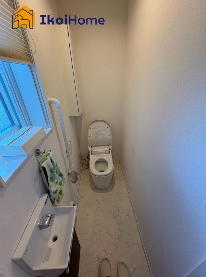 明石市二見町福里　中古戸建のトイレ|●年中無休：当日予約可●ウォシュレット、暖房便座、脱臭機能も標準装備。