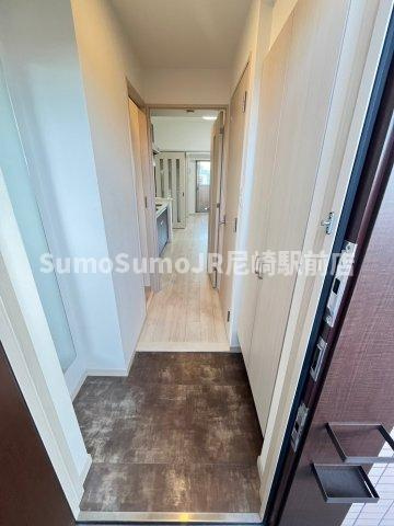 スプランディッド新大阪キャトルの玄関