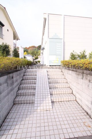 レオパレスＹＯＳＨＩＮＯのエントランス