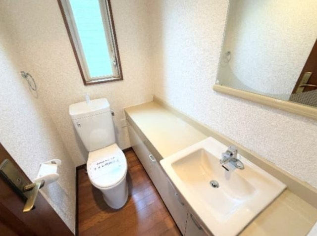 東金市田間  中古戸建 のトイレ|内外装リフォーム済み令和8年8月都市ガス上下水駐車2台可能 LDK約21.5帖  村の市場徒歩約7分