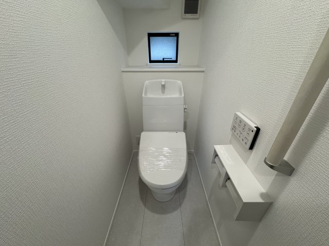 神戸市西区玉津町今津新築戸建のトイレ