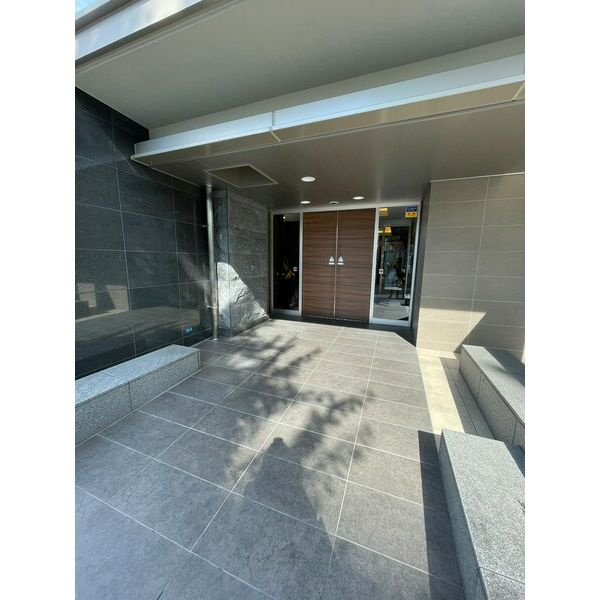 プレサンスジェネ葵　名古屋市賃貸　仲介手数料無料のエントランス