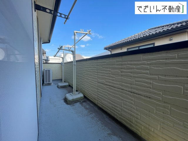 【バルコニー】 | 熊谷市銀座5丁目　中古住宅   | 現地(2026年8月撮影)