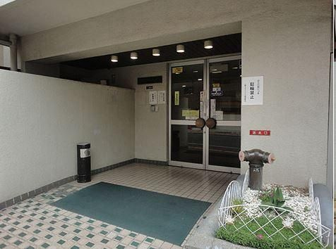 上野スカイハイツのエントランス