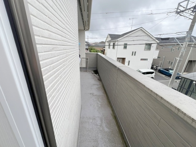 ■高座郡寒川町一之宮２丁目　中古戸建のバルコニー|バルコニー☆2部屋続きで横幅が広く、洋室6.5帖の正面はワイドバルコニーになっています◇