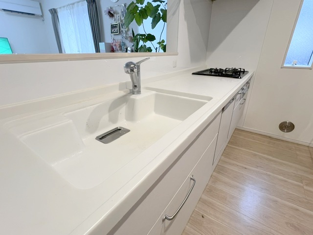 ■高座郡寒川町一之宮２丁目　中古戸建のキッチン|人造大理石のおしゃれなシンク◇