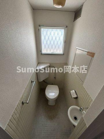 芦屋市岩園町の賃貸マンションのトイレ|清潔感のあるトイレです