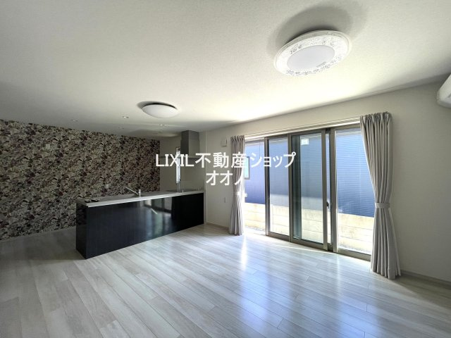 【居間・リビング】 | 羽生市中央5丁目　中古住宅