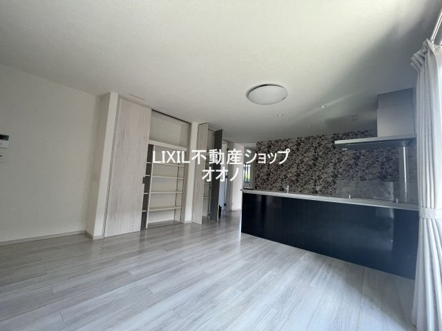 【居間・リビング】 | 羽生市中央5丁目　中古住宅