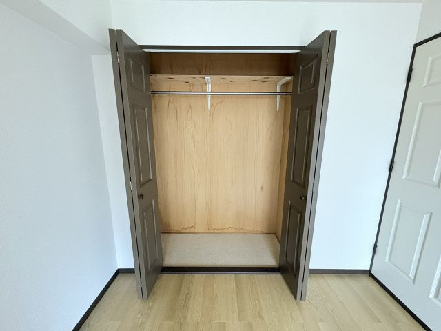 春日市上白水６丁目の賃貸マンションの玄関
