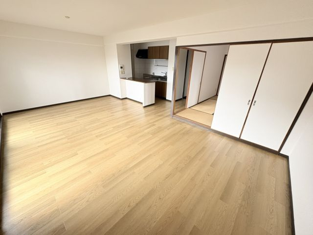 春日市上白水６丁目の賃貸マンションの居間・リビング