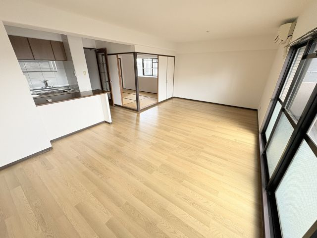 春日市上白水６丁目の賃貸マンションの洋室