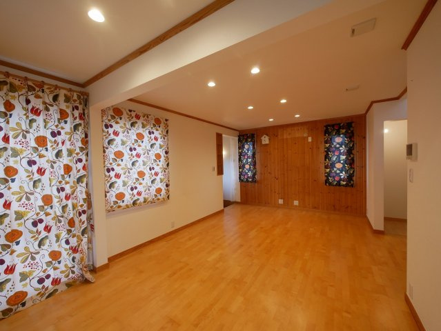 木津川市城山台6丁目戸建の居間・リビング|ゆったりとしたリビングです