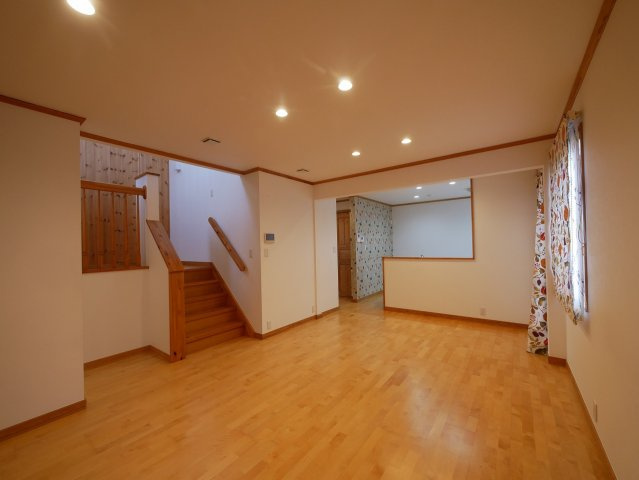 木津川市城山台6丁目戸建の居間・リビング|おしゃれなリビングです