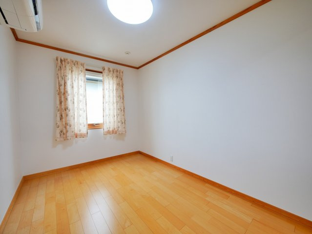 木津川市城山台6丁目戸建の洋室|コンパクトで使いやすい洋室です