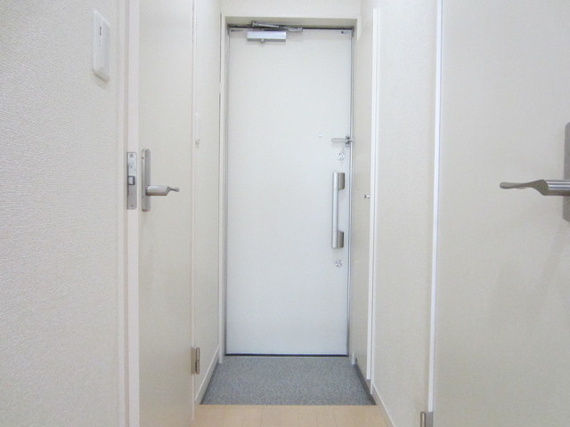 アンプルールフェール十条の玄関|収納付きの玄関でスッキリ使えます