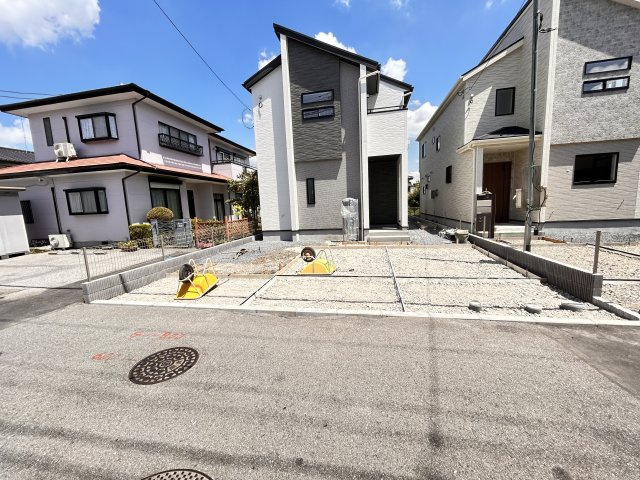 【ブルーミングガーデン】宇都宮市陽東4丁目 全2棟の前面道路含む現地写真|〇只今建築中〇
周辺環境が充実しております。
道路の配置や道の広さ日当たりなど、ぜひ現地もご確認ください！
弊社営業が同行してご案内も可能です☆
※2026年8月撮影