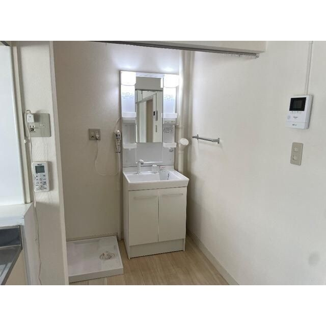 クリアス菖蒲　旧大宝化学工業寮の独立洗面台