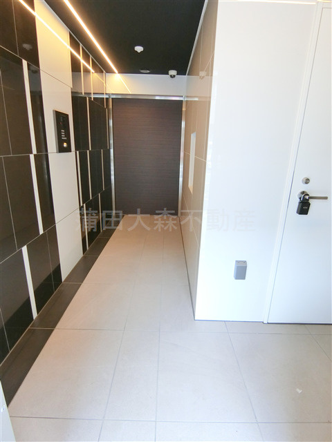 ARCOBALENO HANEDAⅡアルコバレーノハネダツーのエントランス|防犯カメラTVモニター付オートロック宅配BOXメールBOX管理人室　