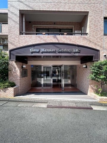 ライオンズマンション豪徳寺第２のエントランス