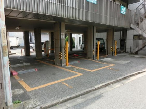 アービス望月の駐車場