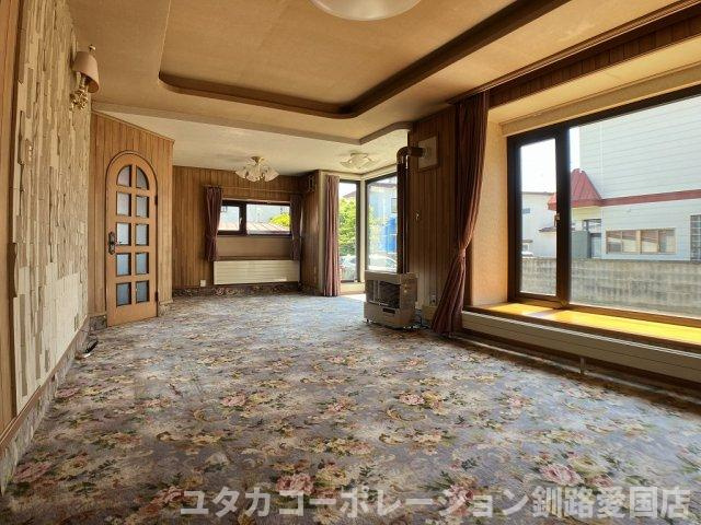 【居間・リビング】 | 桜ケ岡6丁目42-270売家
