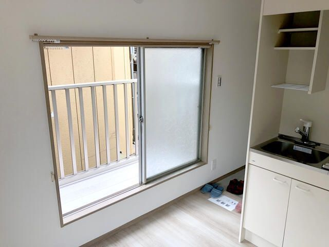 なおみハイツの洋室