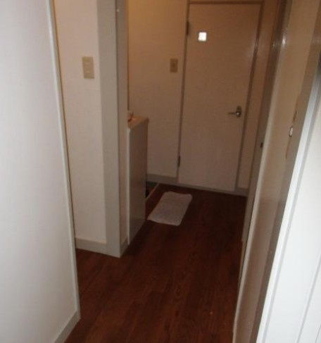 根本ビルの玄関|※別部屋参考写真