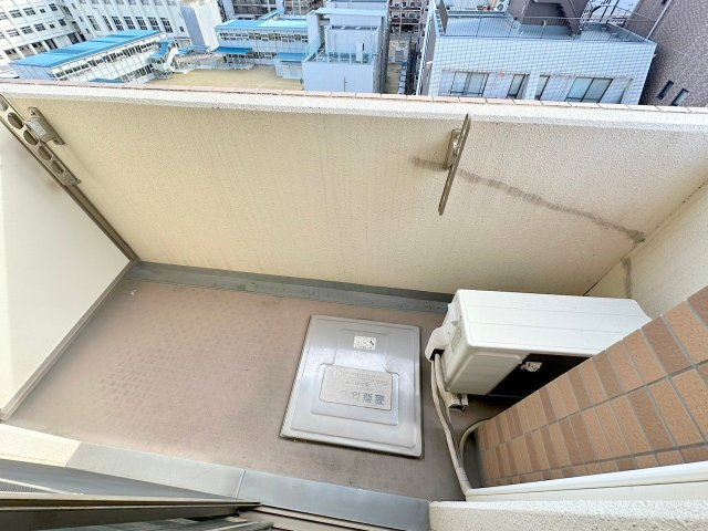 エステムヒルズ新大阪のバルコニー