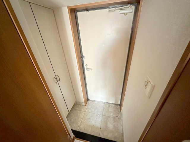 エステムヒルズ新大阪の玄関