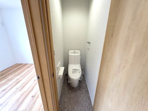 新築建売　清和４丁目１号のトイレ|落ち着いた色調のトイレです