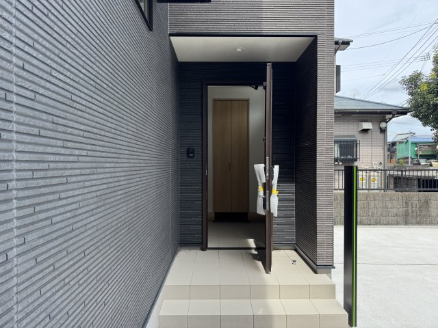 新築建売　清和４丁目１号の玄関|シンプルで使いやすい玄関です