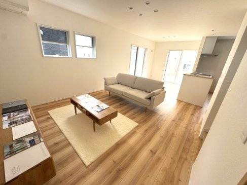 新築建売　清和４丁目１号の居間・リビング|こちらの居間で趣味の時間をお楽しみください