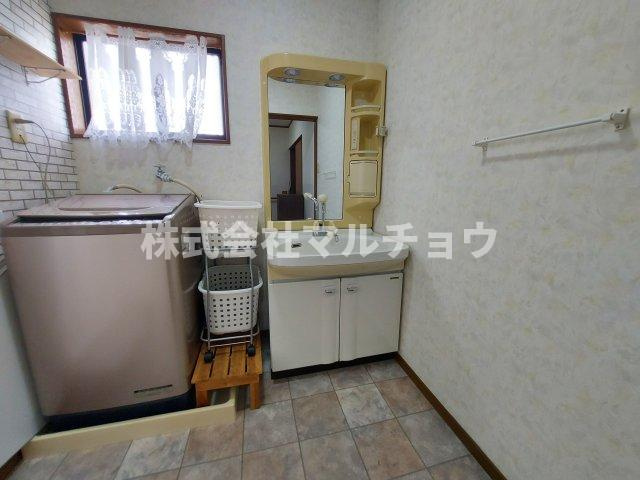オレンジランド2世帯戸建ての脱衣所|2F洗面脱衣所