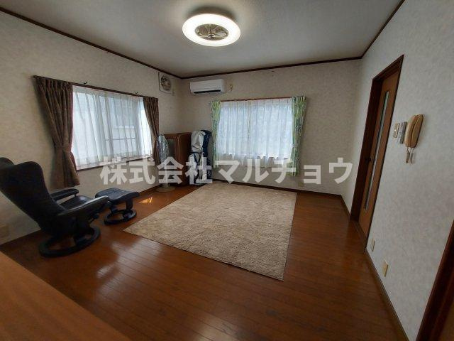 オレンジランド2世帯戸建ての居間・リビング|2Fリビング