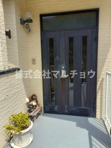 オレンジランド2世帯戸建ての玄関