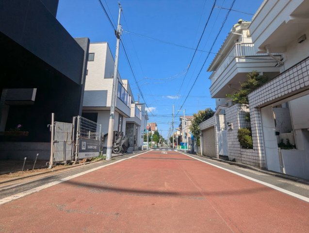 杉並区今川4丁目　新築戸建　残1棟の前面道路含む現地写真|2026.08.10撮影

現地ご見学希望・資料請求などお気軽にお問い合わせ下さい！
03-5990-5201