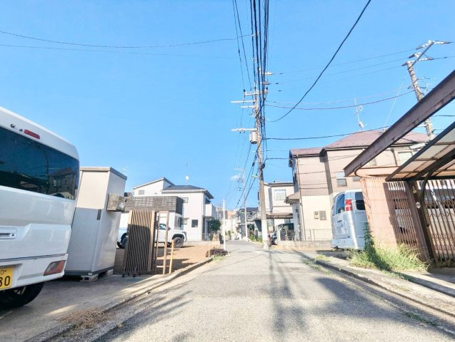 世田谷区千歳台2丁目　新築戸建の前面道路含む現地写真|2026.08.10撮影

現地ご見学希望・資料請求などお気軽にお問い合わせ下さい！
03-5990-5201