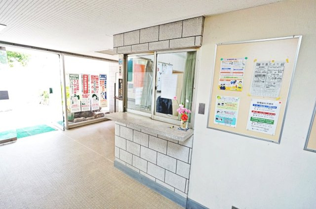 パレスハイツ京橋の玄関
