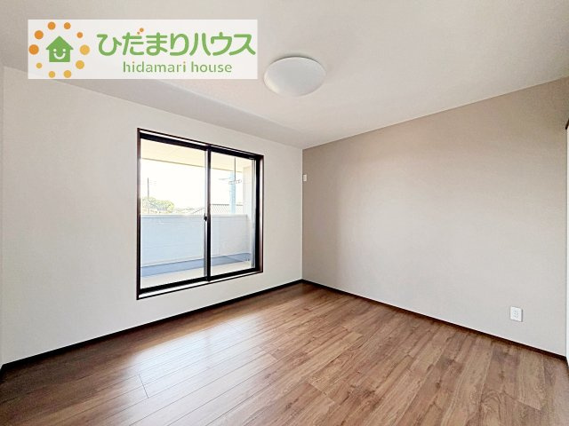 【寝室】 | 阿見町荒川本郷第2期　新築戸建　3号棟 | 広めの主寝室は、ベッドの他にもパソコンデスクやドレッサーなども置けちゃいます(*^-^*)
