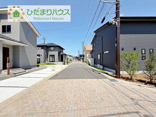【前面道路含む現地写真】 | 阿見町荒川本郷第2期　新築戸建　3号棟 | たっぷりの陽光と心地よい風が舞い込む住まい♪