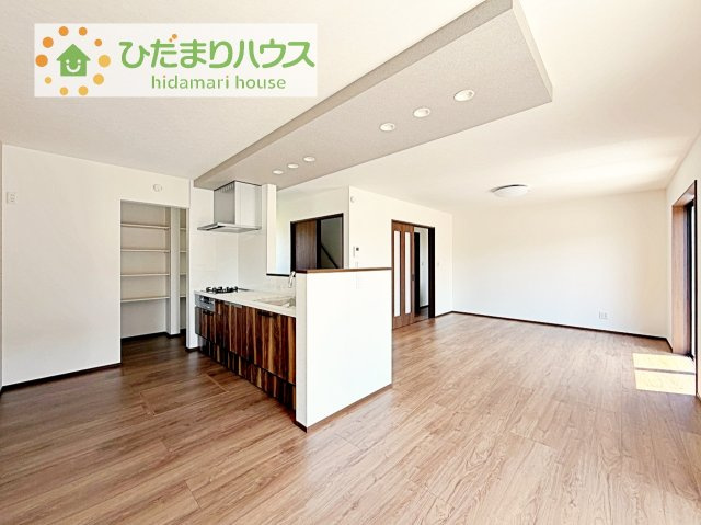 【居間・リビング】 | 阿見町荒川本郷第2期　新築戸建　3号棟 | お子様が元気に遊べる広々としたリビングです！