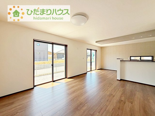 【居間・リビング】 | 阿見町荒川本郷第2期　新築戸建　3号棟 | 早くお仕事終わらせて、家に帰りたくなるようなリビングです(^^♪