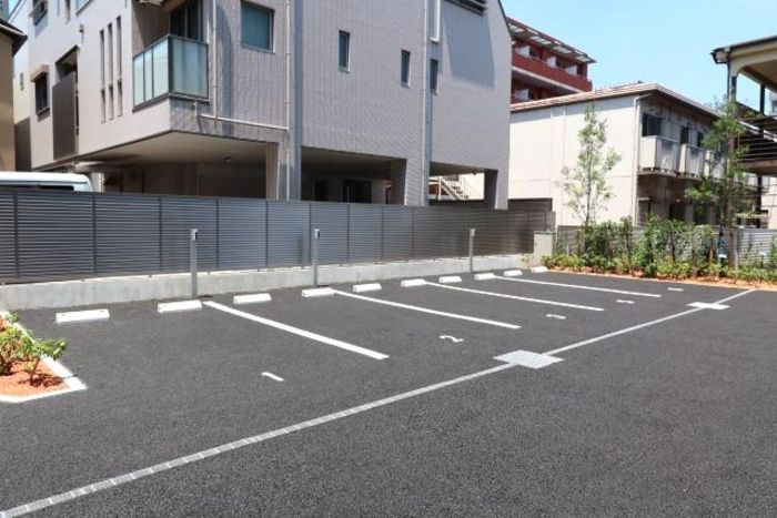 Noble Maisonの駐車場