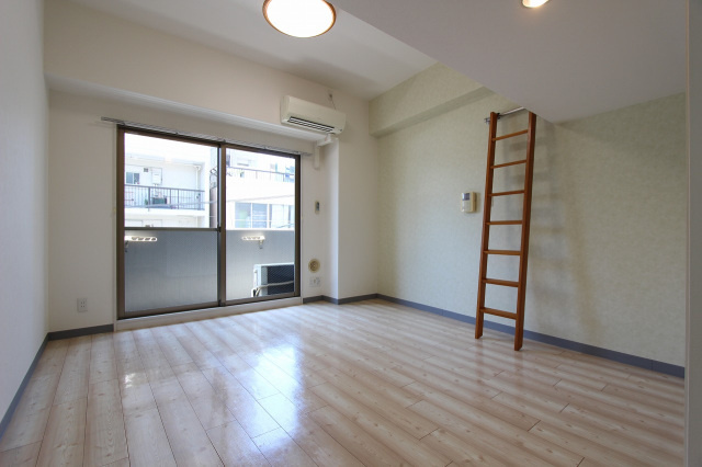 Eden金屋町の居間・リビング