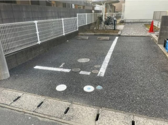 レオパレスアビテ　ミナミの駐車場