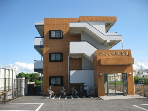 グランシャリオ寺山の外観