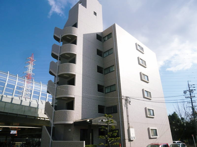 リバーパーク植田東の外観